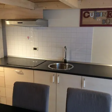 Au Petit Bonheur Apartment *