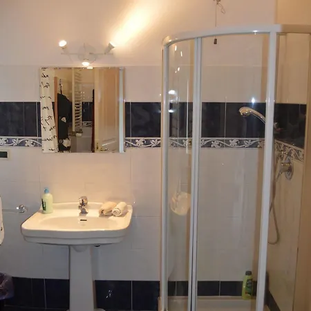 Au Petit Bonheur Apartment *