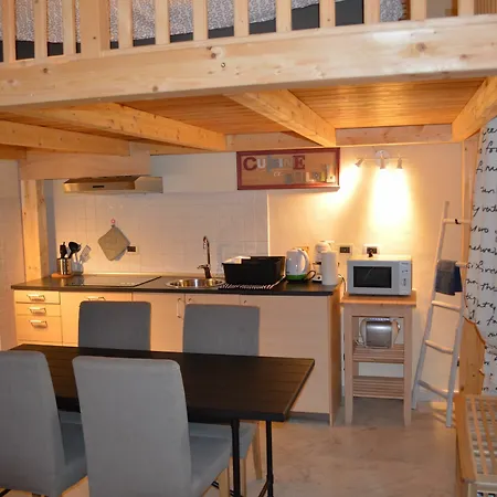 Au Petit Bonheur Apartment